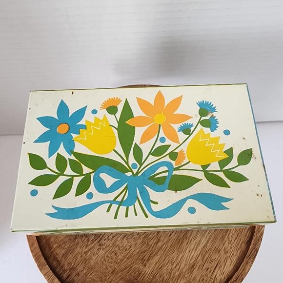 Syndicate Mfg Tin Metal Recipe Box 3x5 Card Holder Trinket Retro Dutch Floral - Picture 2 of 6